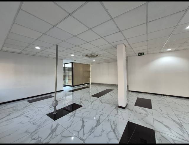 100M² OFFICE TO LET IN HYDE PARK